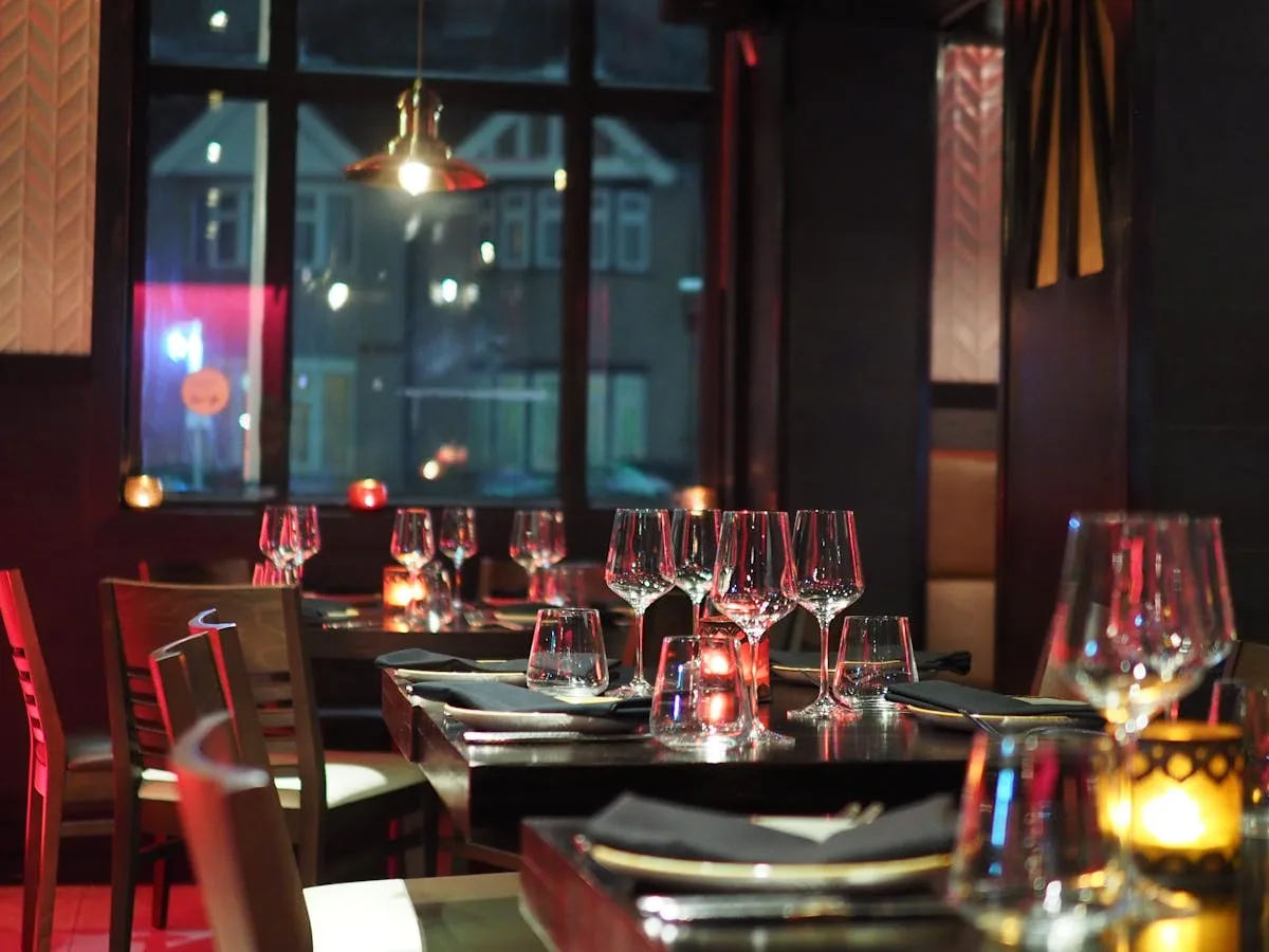 Antalya cafe restaurant ilaçlama — restoran iç mekânı